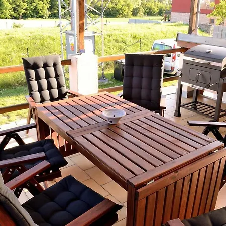 Apartman S Vinnym Sklepem Four Grapes Jevisovka Exterior photo
